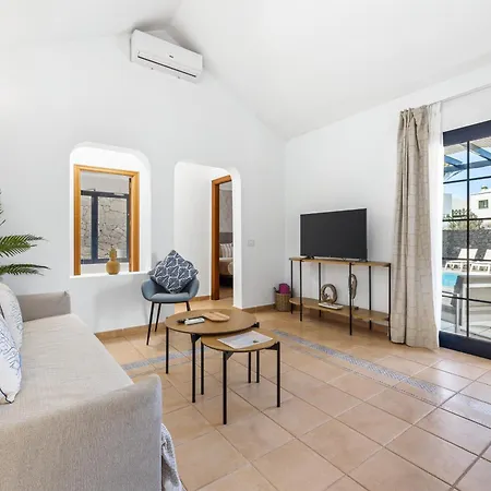Villa Lanzarote Volcan 10- Private Heated Pool *
